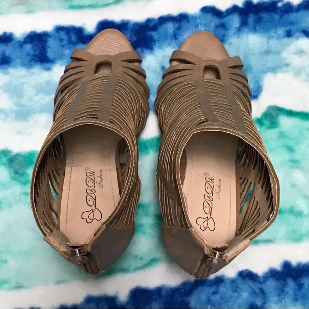 DbDk Fashion Stiletto Cage/Strappy Tan/Beige Heels Zip Back Closure Size 7 1/2 - Picture 6 of 10